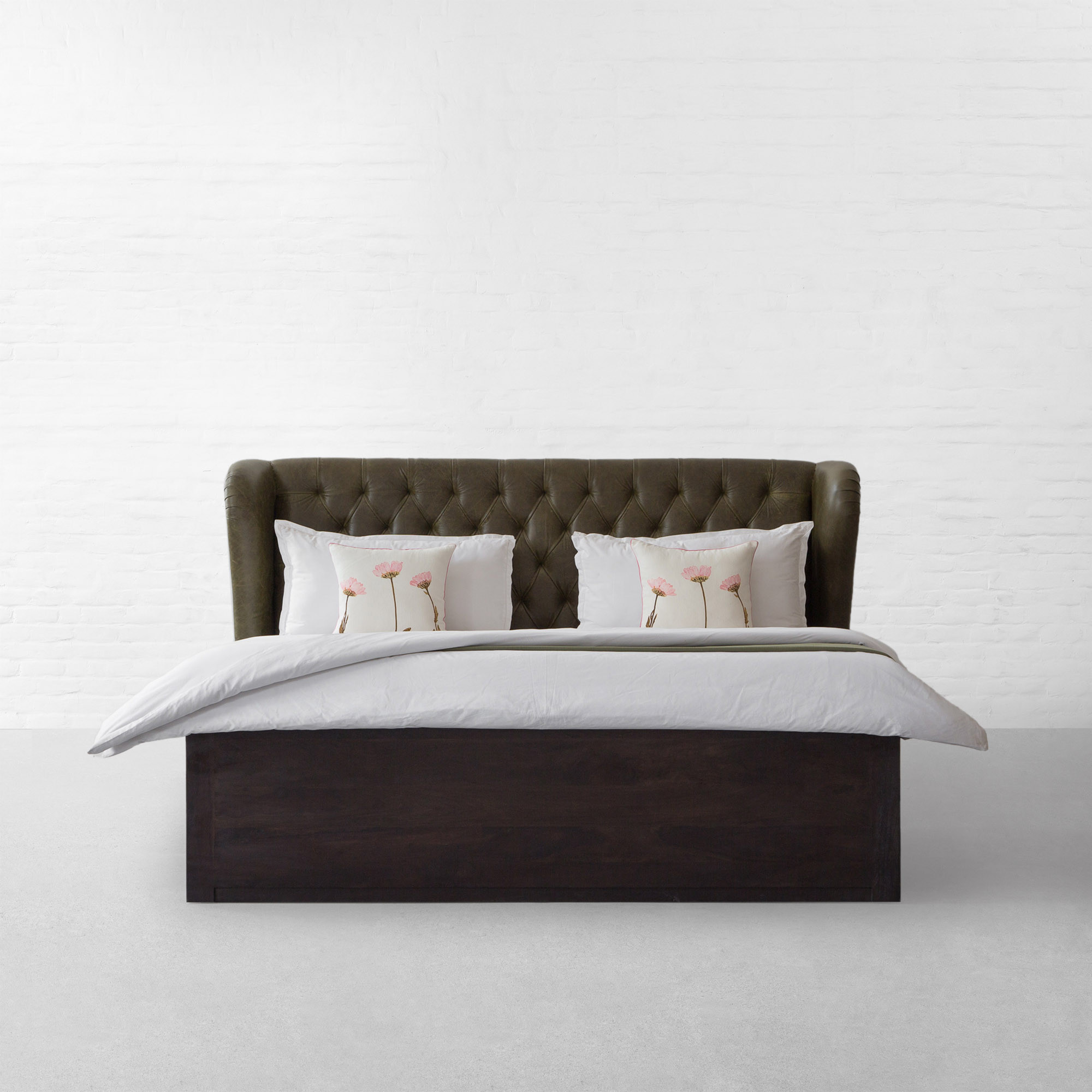 WINGBACK BED WITH STORAGE-LARGE PET COVE