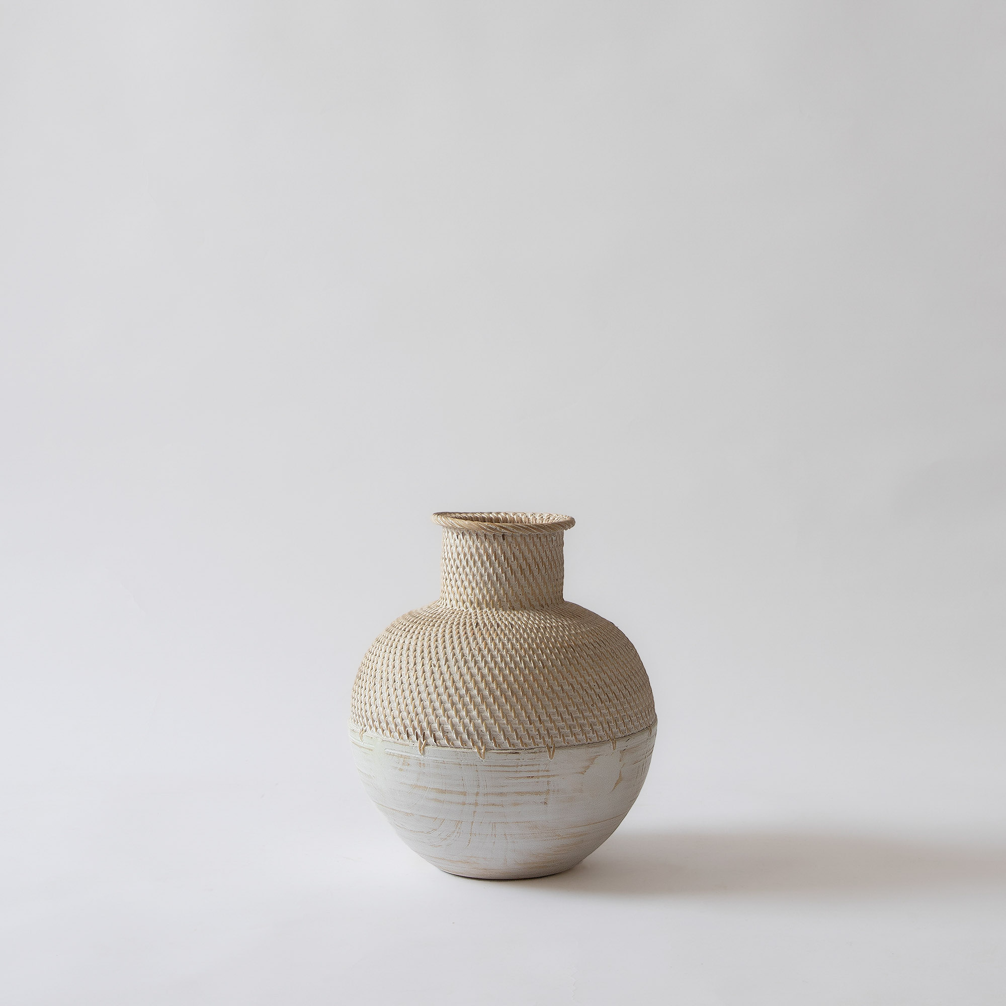 BALINESE DECORATIVE POT IVORY