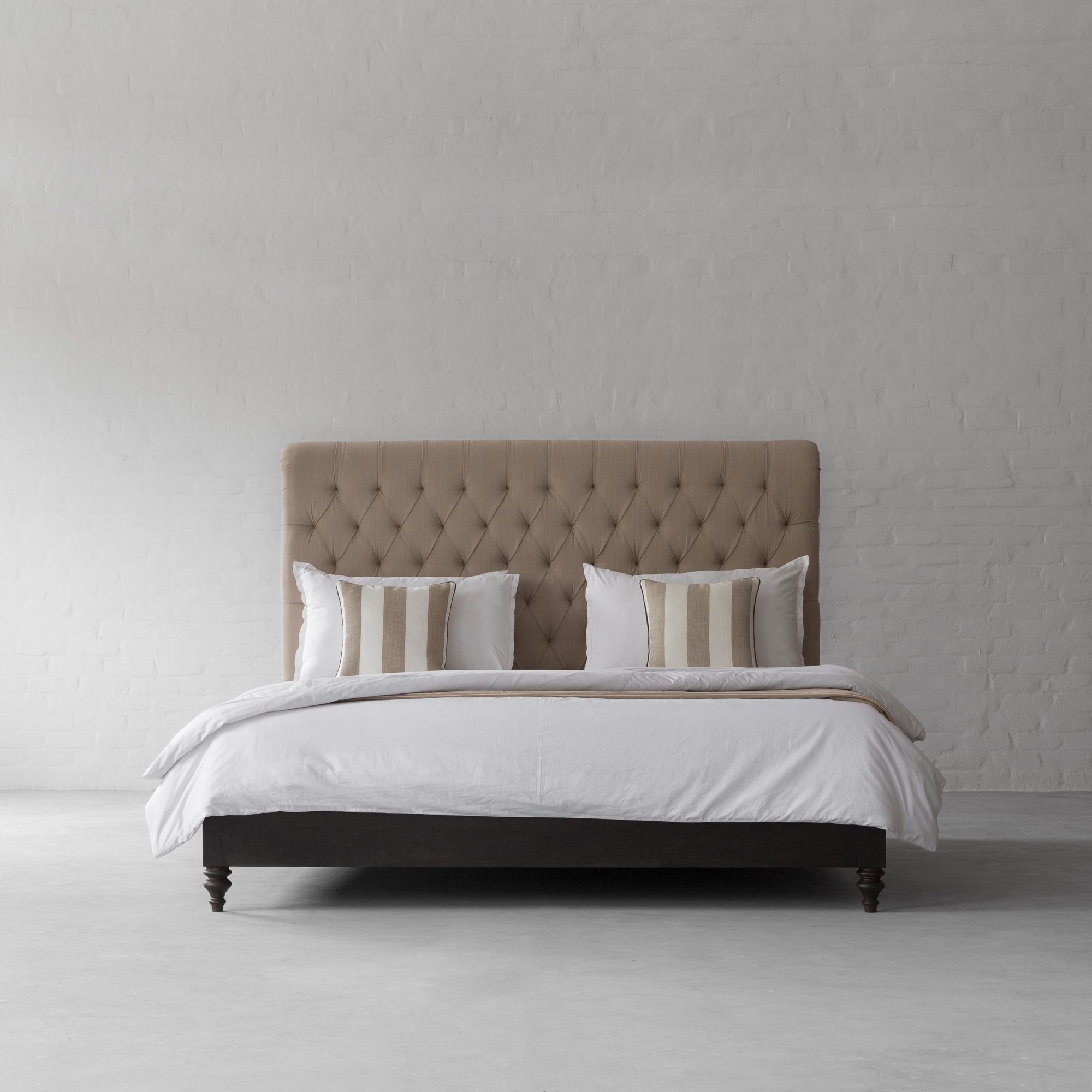 Chesterfield Bed Collection, Chesterfield Bed King