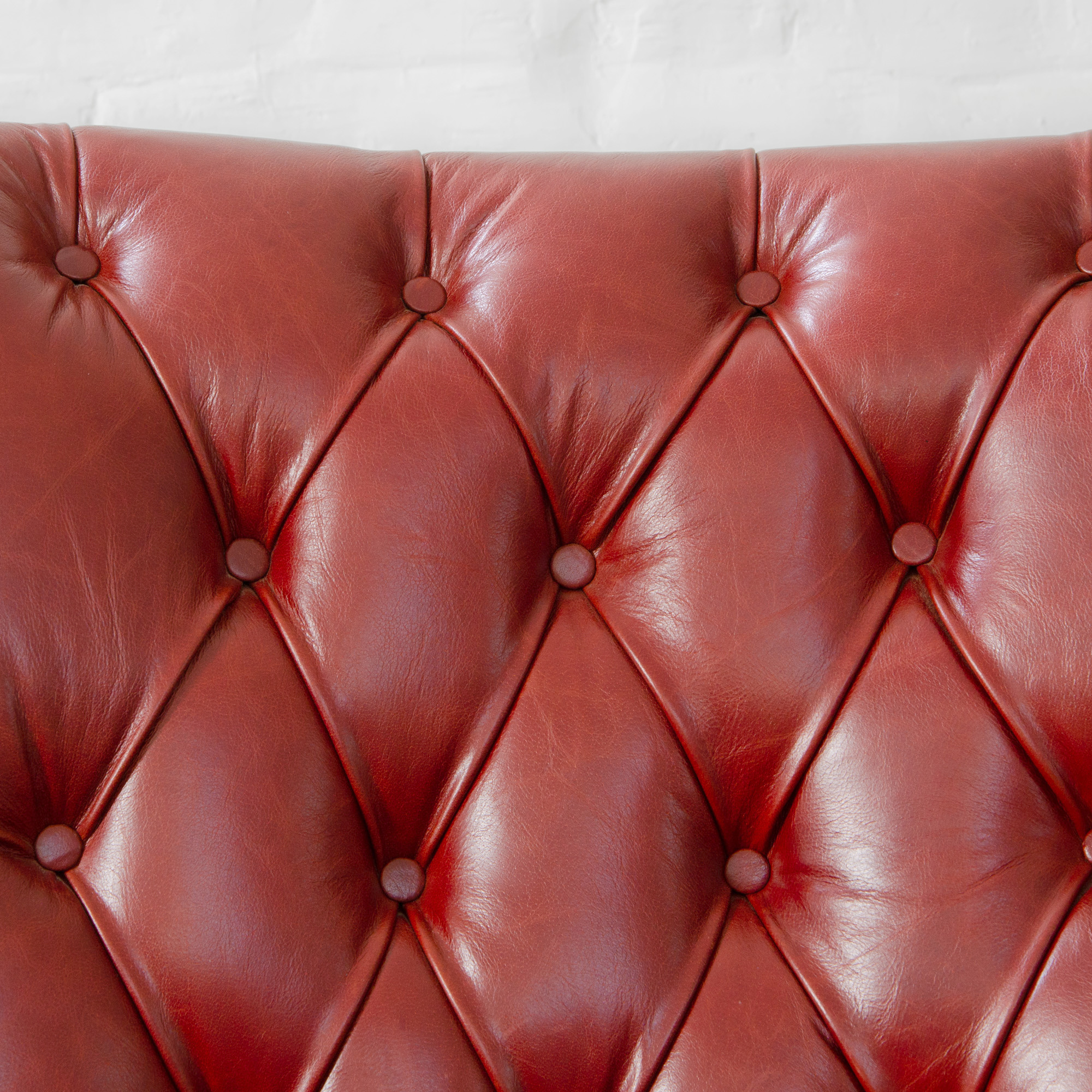 Loveseat Tufted Leather