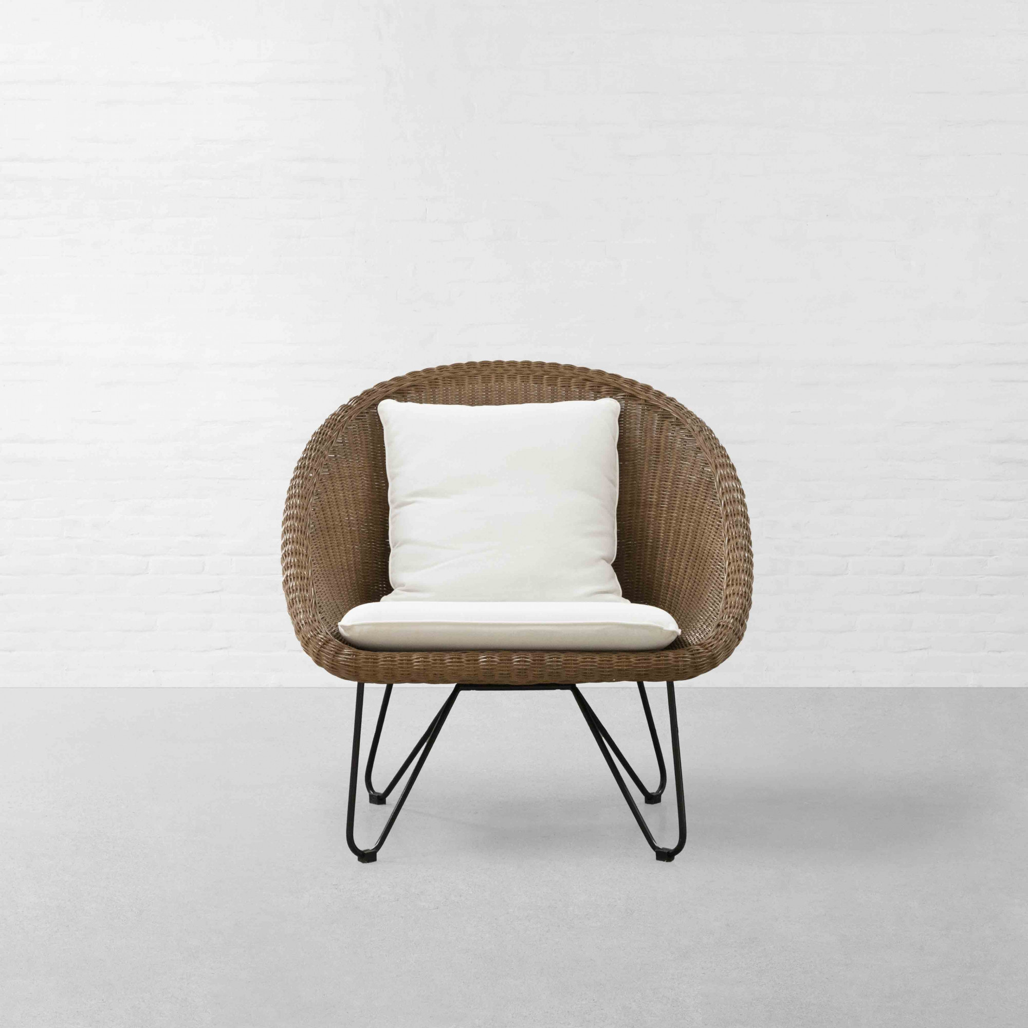 MALIA RATTAN LOUNGE CHAIR