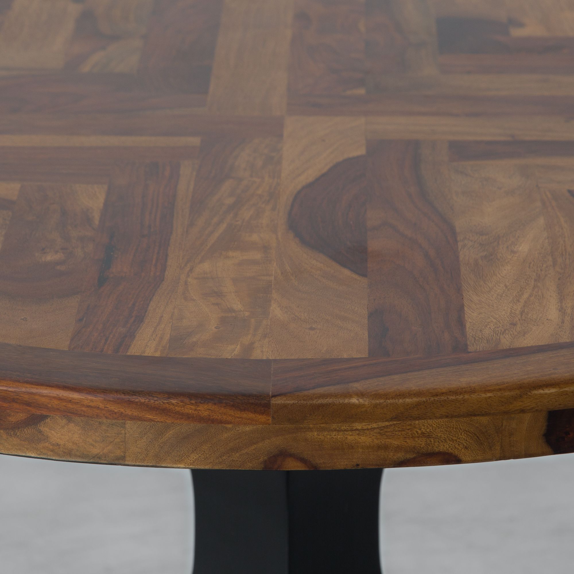 Barnet Round Dining table