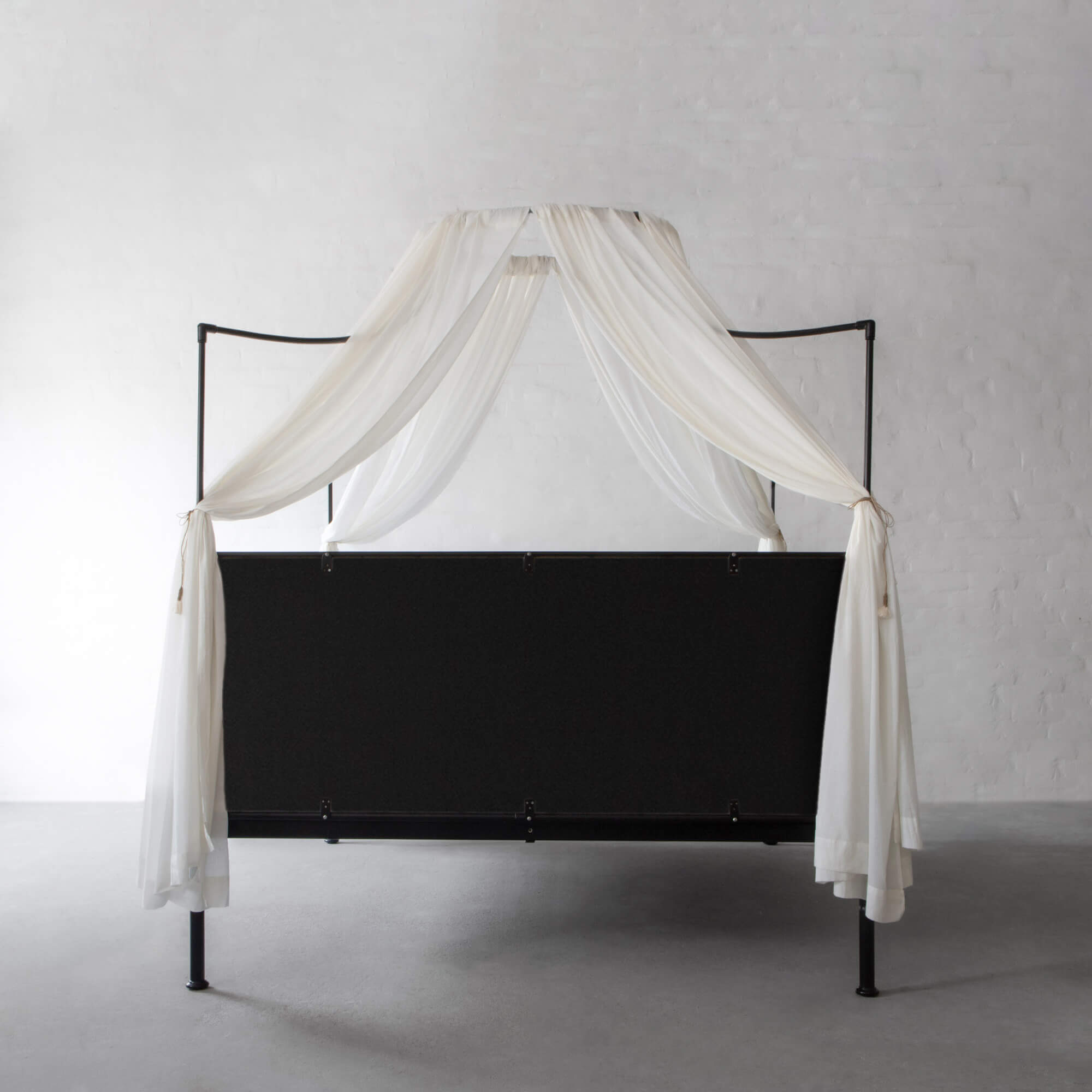 Tuscany Metal Bed (Glossy Ivory)